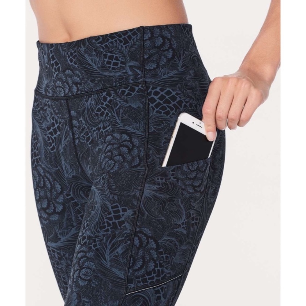Lululemon Speed Up Crop Nouveau Blue and Black 6